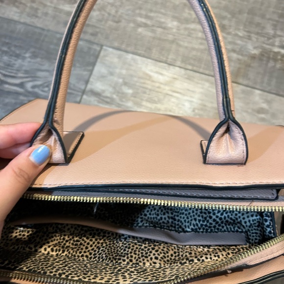 Elegant Tan Women's Handbag - Picture 3 of 7